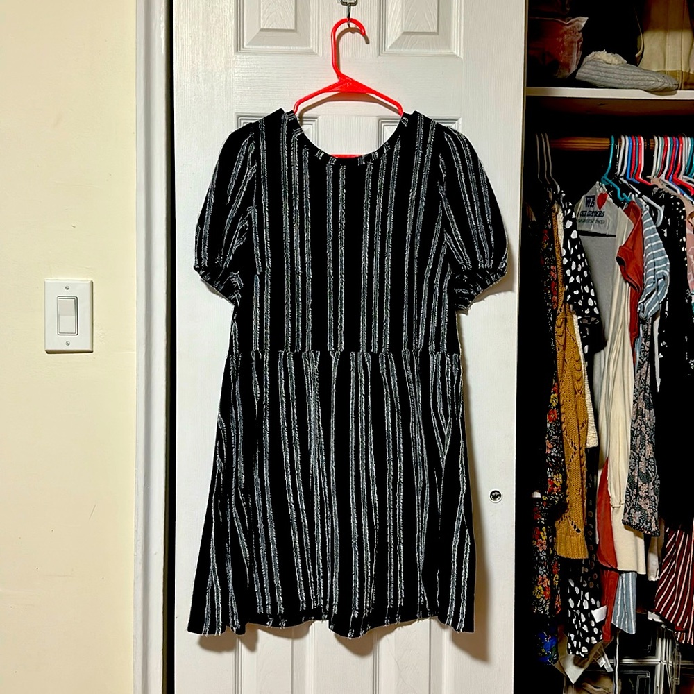 Lightweight, high waisted LOFT dress